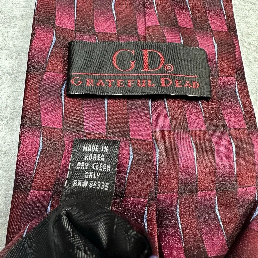 Vintage Grateful Dead 'Jahrhundert Hall 17th Set' Burgundy Geometric Tie 1996